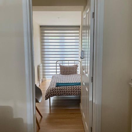 Single Room Only For One Adult Southall Exterior foto