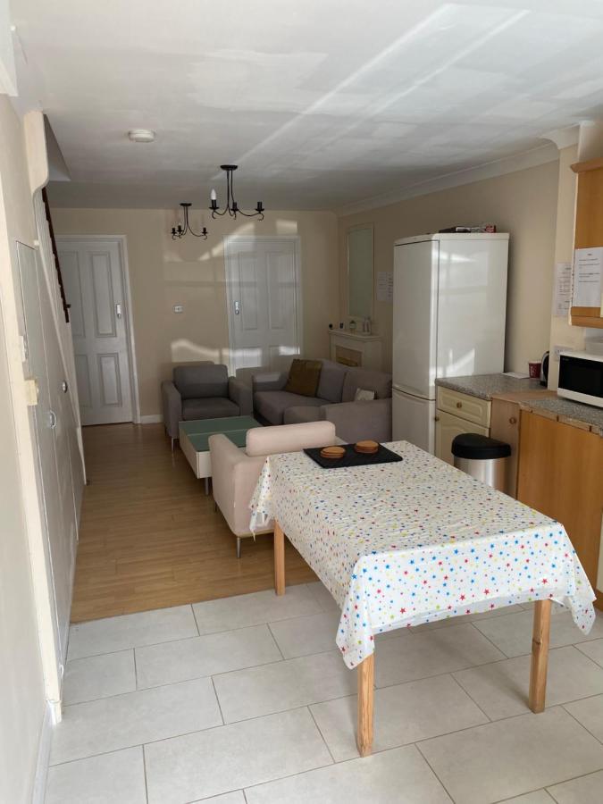 Single Room Only For One Adult Southall Exterior foto