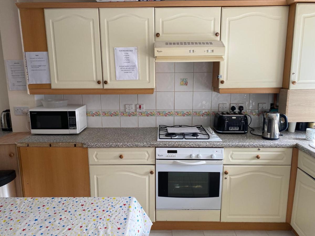 Single Room Only For One Adult Southall Exterior foto
